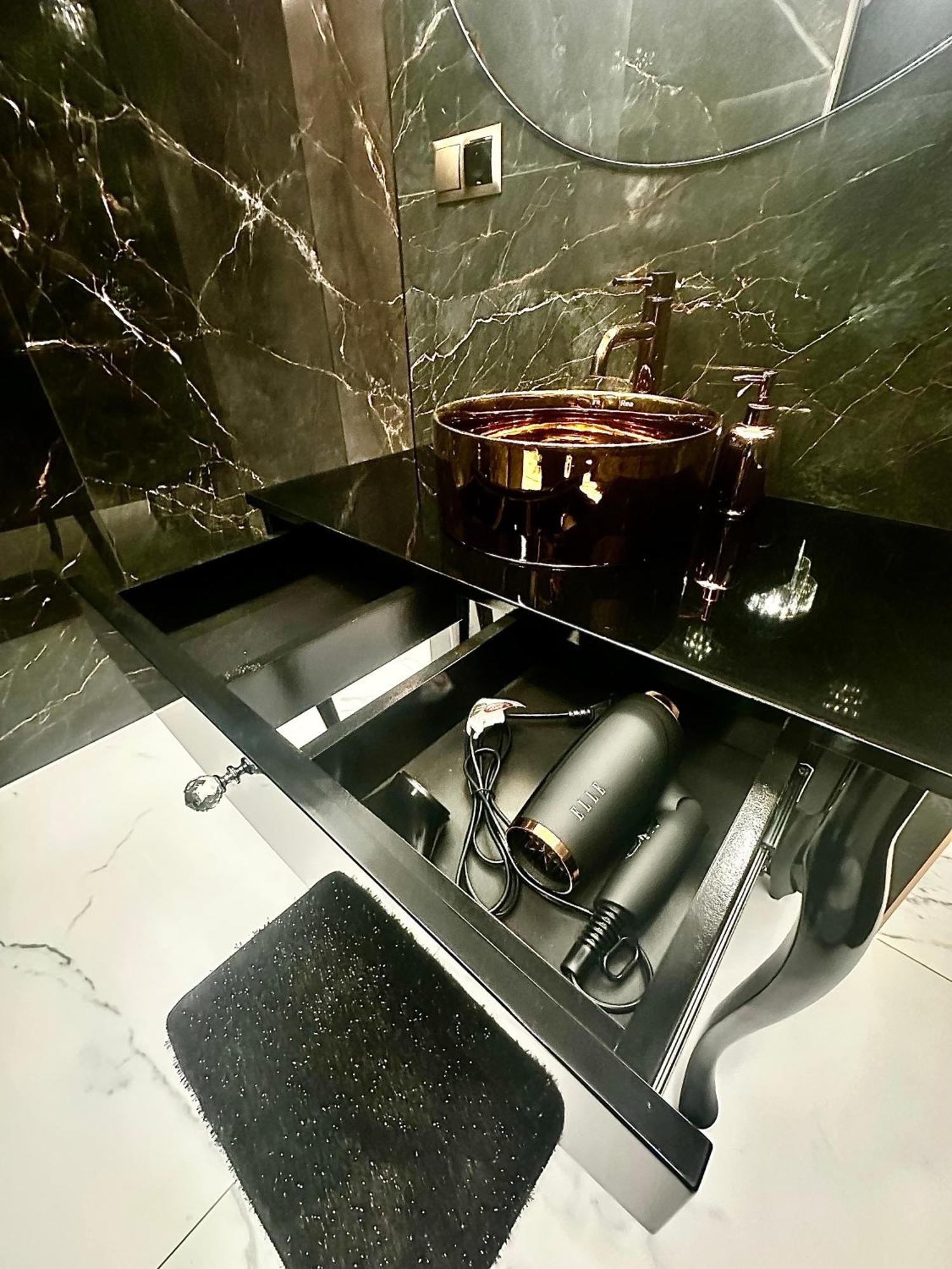 Black House A Радом Екстериор снимка